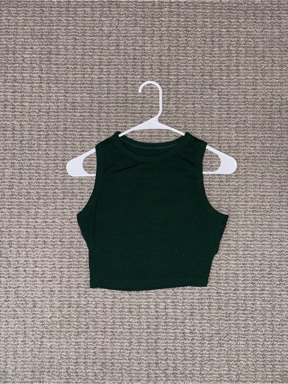 Amazon Women's Dark Green Ribbed Crop Tank Top - Size L